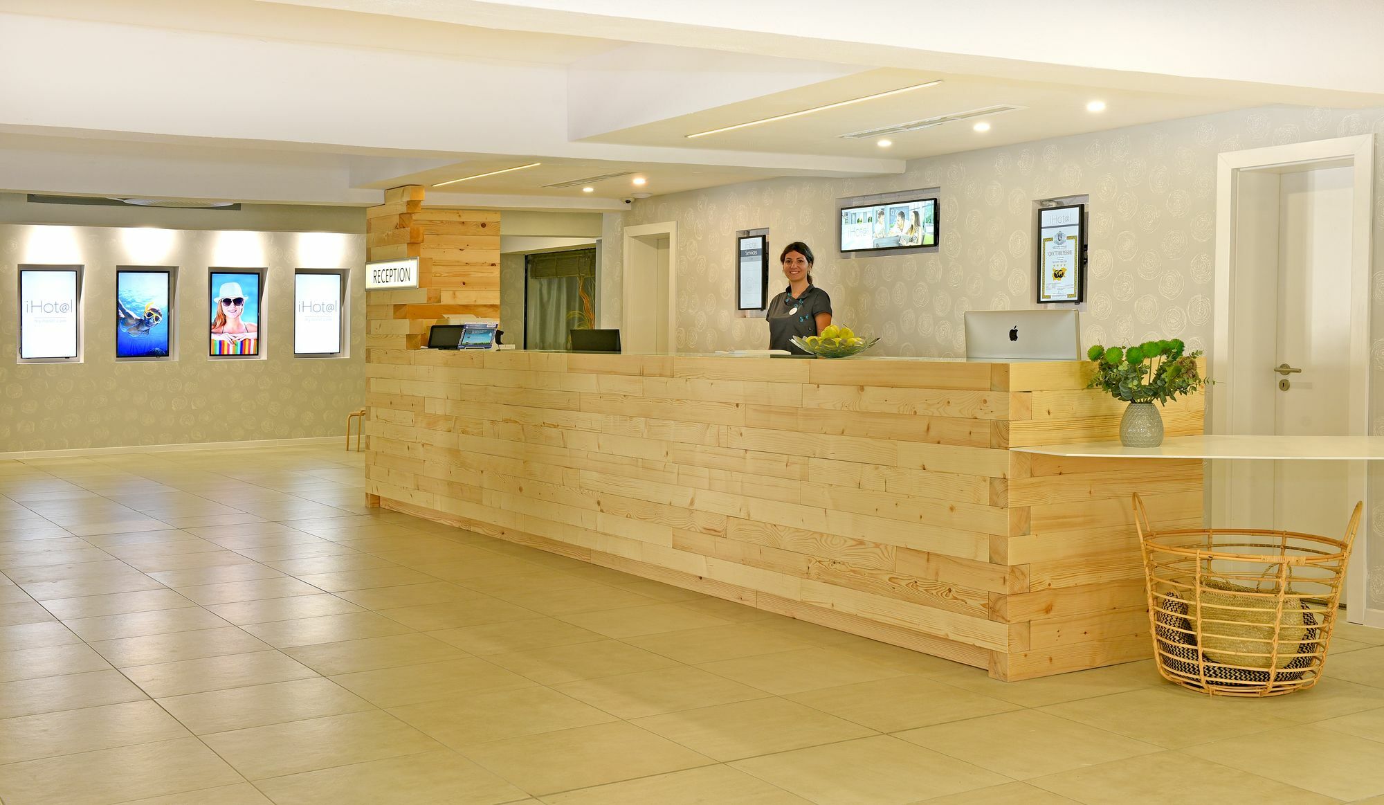 Ihotel Slăntjev Brjag Exteriör bild